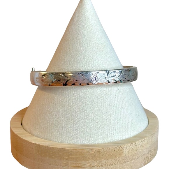 Vintage Etched Floral Silver Tone Bangle Bracelet - Picture 3 of 7